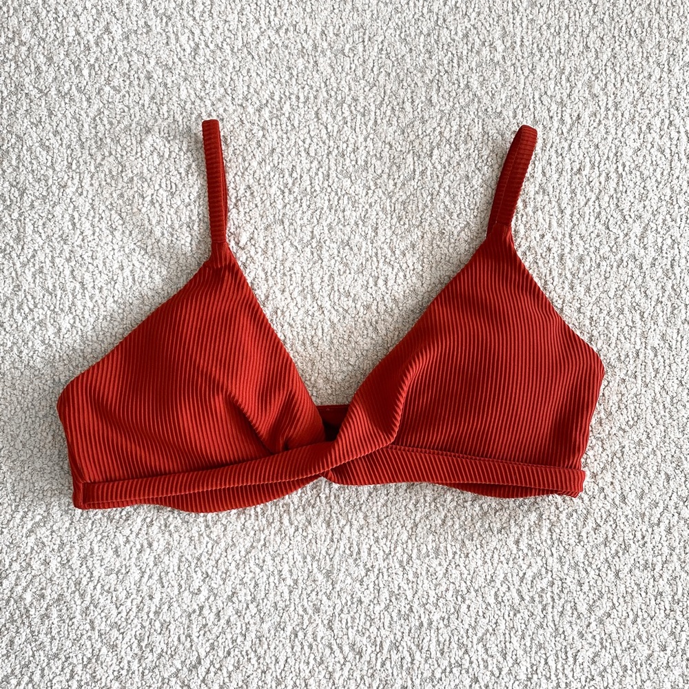 Lululemon Beach Boss Bikini Top Size 6 Cayenne Swim Top